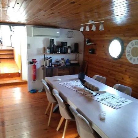 Peniche Farniente Climatisee - Aux Portes De La Camargue Homestay *