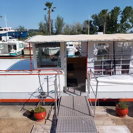 Peniche Farniente Climatisee Region Touristique Aux Portes De La Camargue * Bellegarde (Gard)