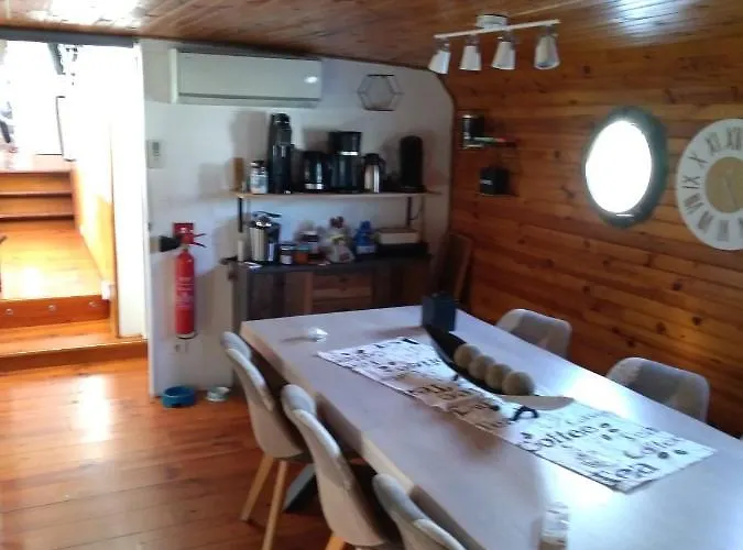 Peniche Farniente Climatisee - Aux Portes De La Camargue Homestay *