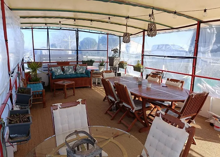 Peniche Farniente Climatisee - Aux Portes De La Camargue Homestay Bellegarde (Gard)